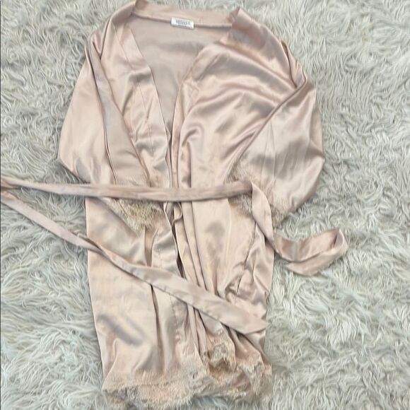Cream / blush pink Satin Robe with Luxurious Sheen Sz s - Picture 1 of 1